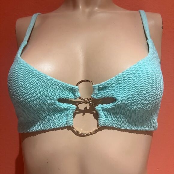 BEACH BUNNY LEXY BRALETTE!! - Picture 1 of 9